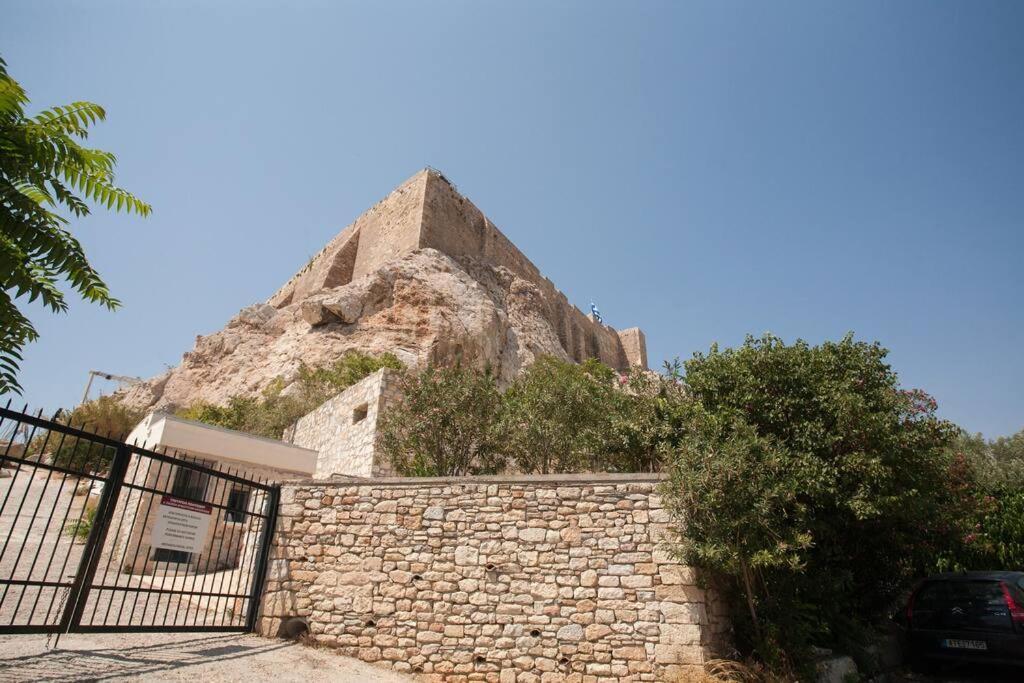 At The Foot Of Acropolis. Βίλα Αθήνα Εξωτερικό φωτογραφία