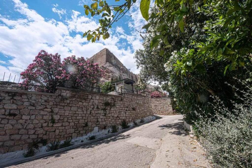 At The Foot Of Acropolis. Βίλα Αθήνα Εξωτερικό φωτογραφία