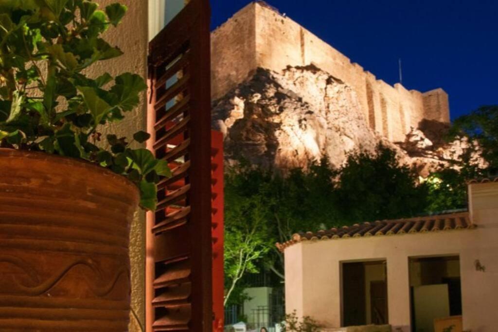 At The Foot Of Acropolis. Βίλα Αθήνα Εξωτερικό φωτογραφία